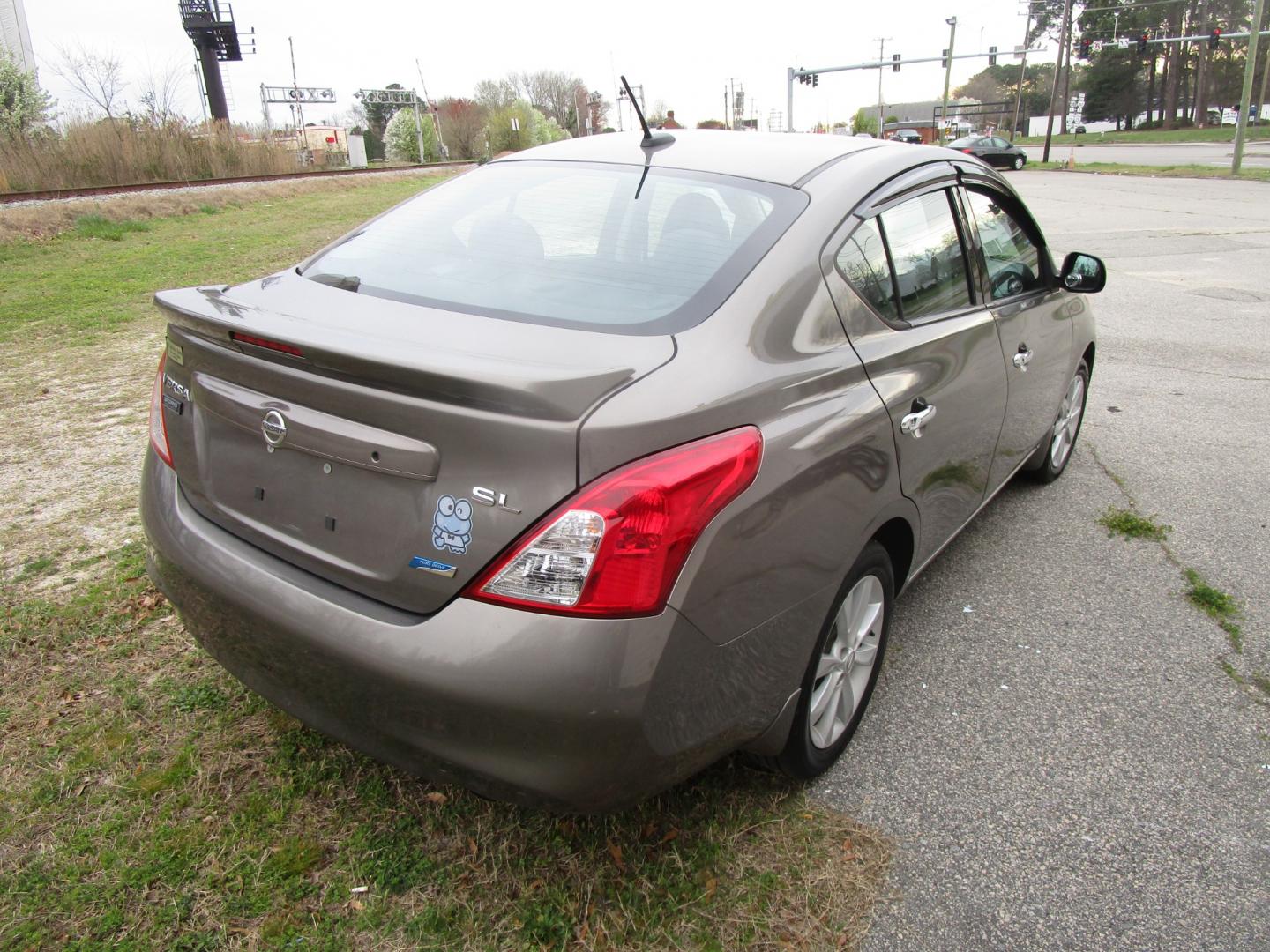 2014 Gray Nissan Versa 1.6 S 5M (3N1CN7AP6EL) with an 1.6L L4 DOHC 16V engine, 5-Speed Automatic transmission, located at 2553 Airline Blvd, Portsmouth, VA, 23701, (757) 488-8331, 36.813889, -76.357597 - Down Payment: $799 Weekly Payment: $90 APR: 23.9% Repayment Terms: 42 Months ***CALL ELIZABETH SMITH - DIRECTOR OF MARKETING @ 757-488-8331 TO SCHEDULE YOUR APPOINTMENT TODAY AND GET PRE-APPROVED RIGHT OVER THE PHONE*** - Photo#5